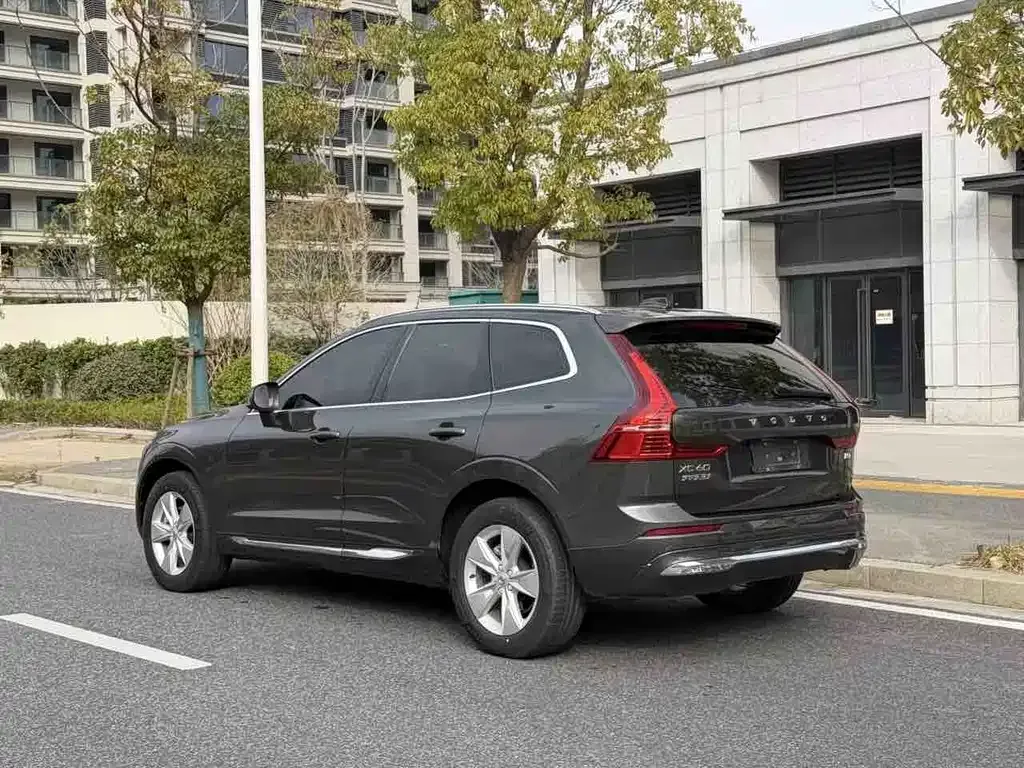 Volvo XC60 — фото 5