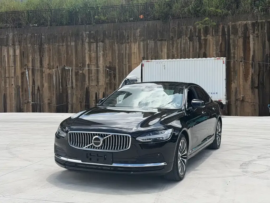 Volvo S90 — фото 1