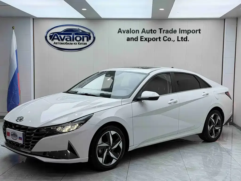 Hyundai Elantra — фото 1