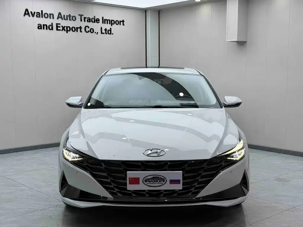 Hyundai Elantra — фото 3