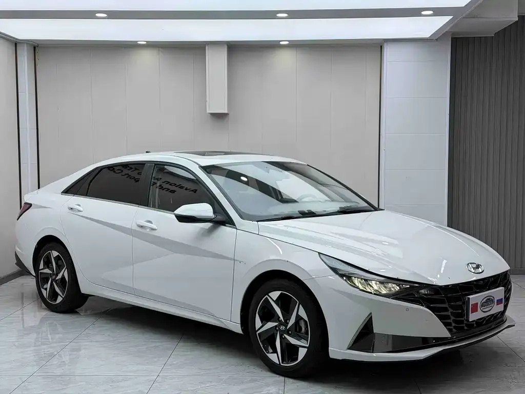 Hyundai Elantra — фото 5