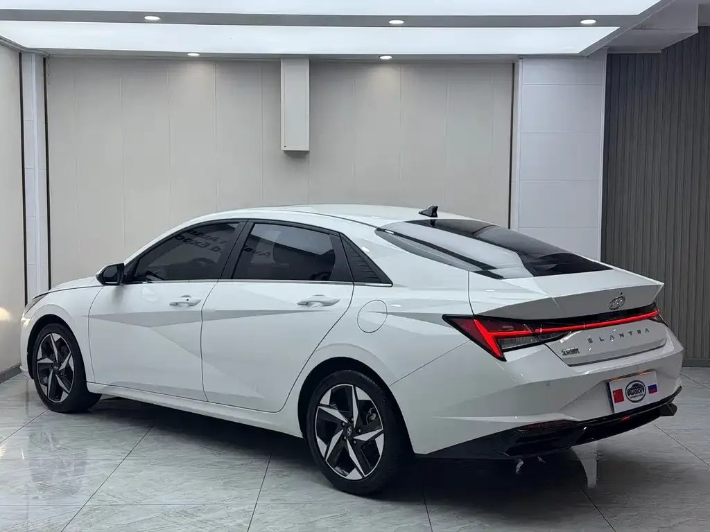Hyundai Elantra — фото 8