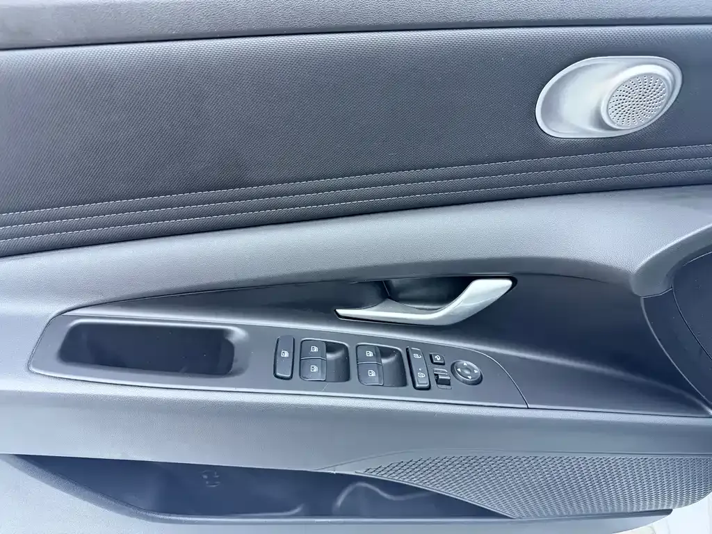 Hyundai Elantra — фото 9