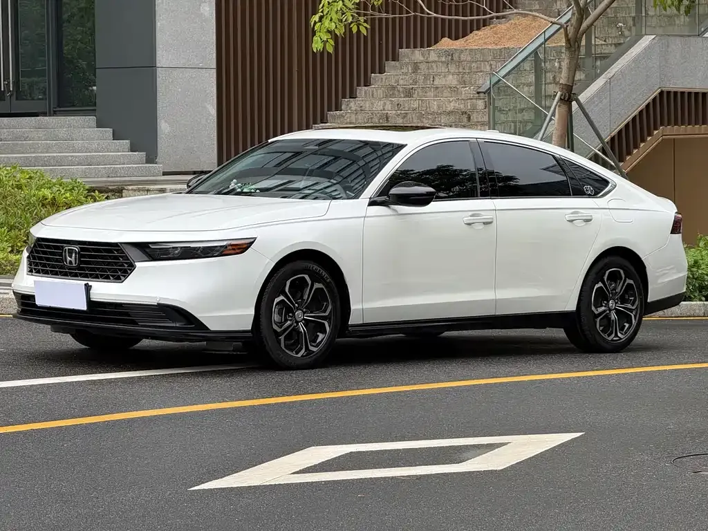 Honda Accord — фото 1