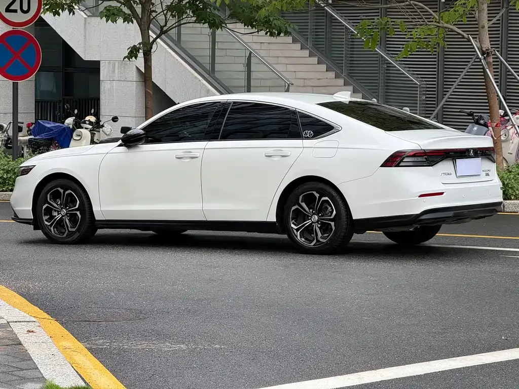 Honda Accord — фото 10