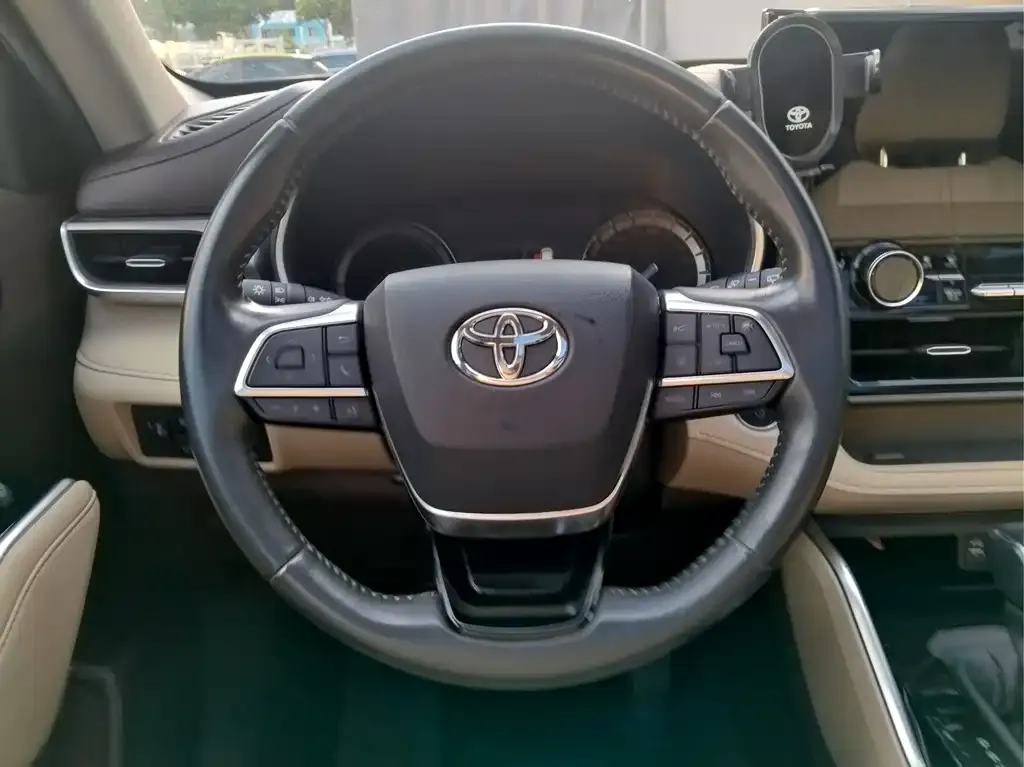 Toyota Highlander — фото 2