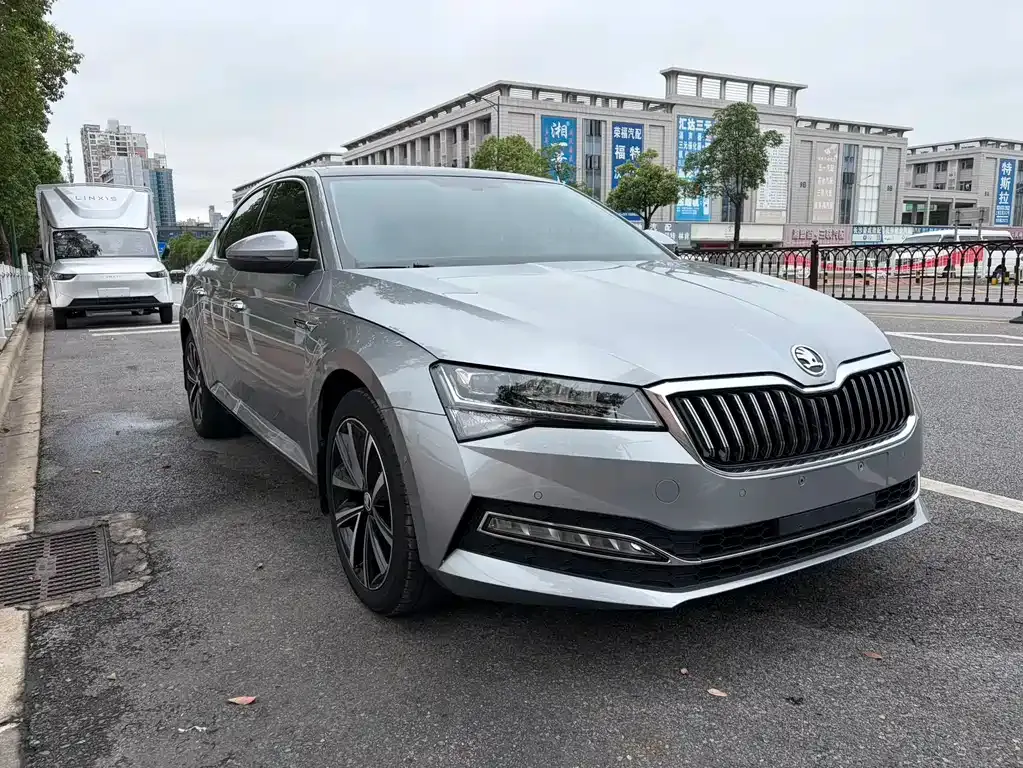 Skoda Superb — фото 7