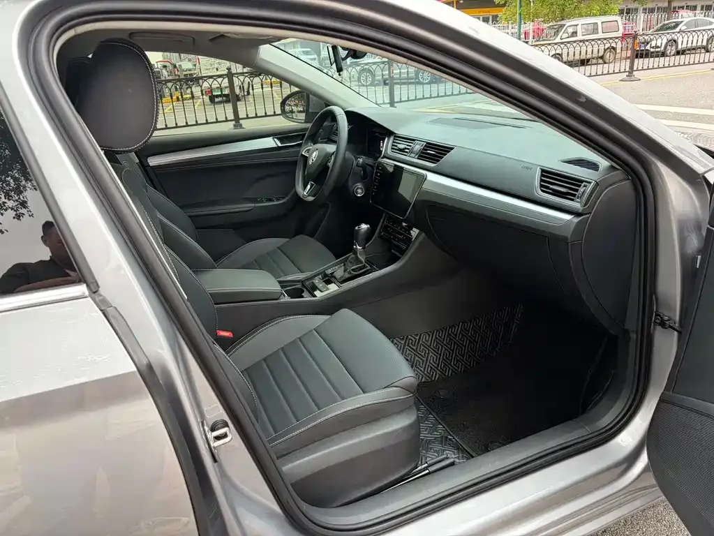 Skoda Superb — фото 8