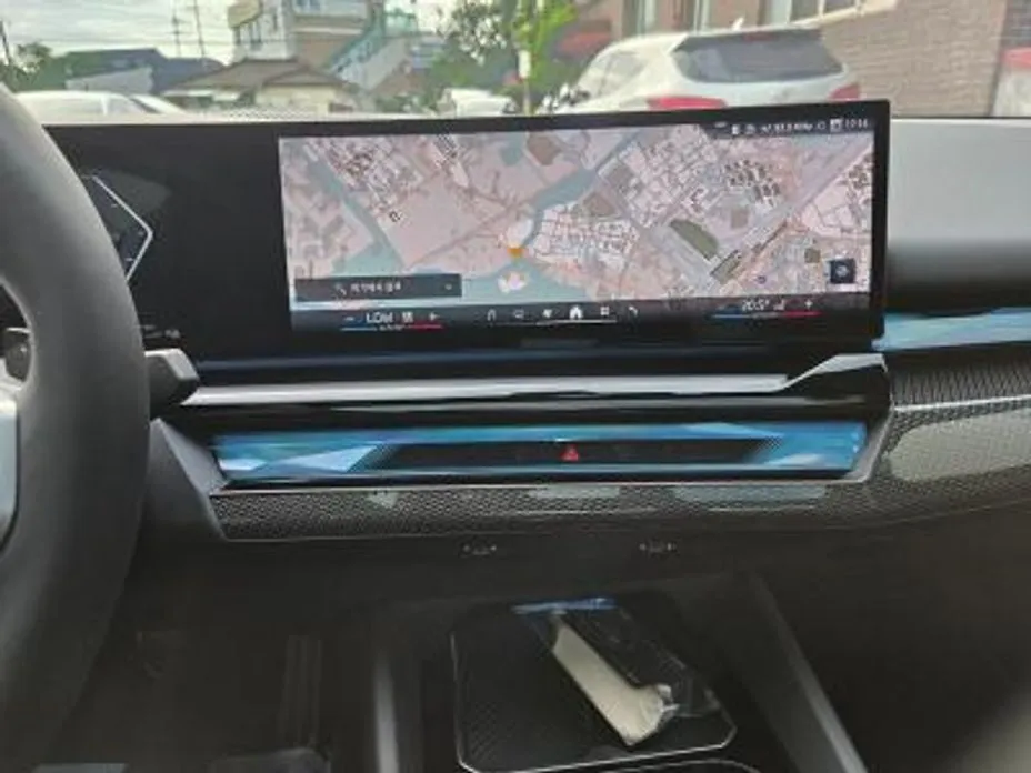 BMW 5-Series 2025 из KR, фото 9