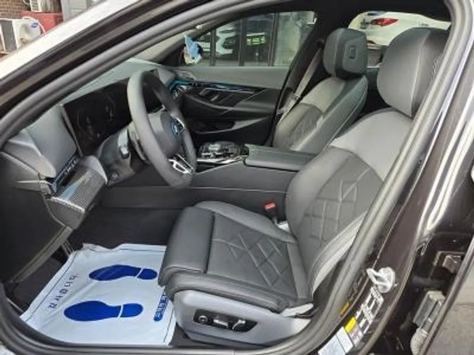 BMW 5-Series 2025 из KR, фото 2