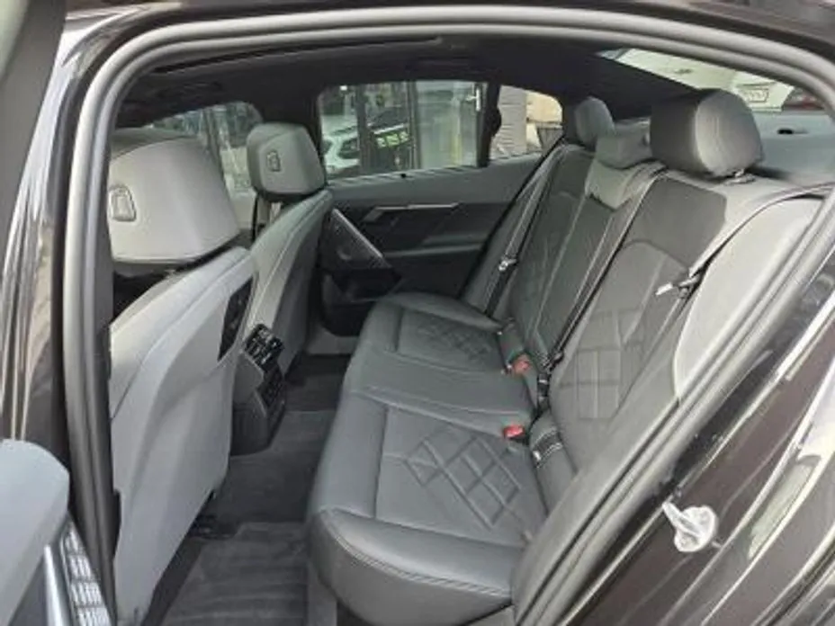BMW 5-Series 2025 из KR, фото 10