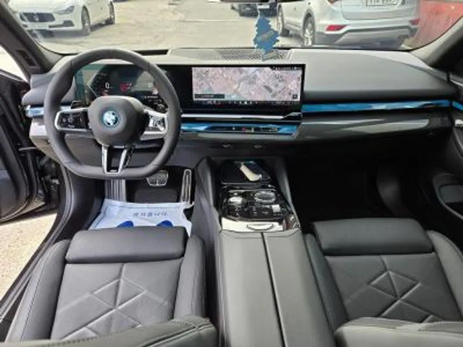 BMW 5-Series 2025 из KR, фото 4