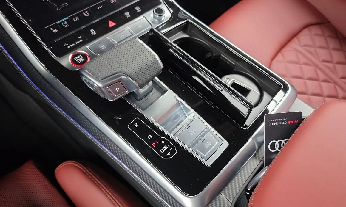 Audi SQ7 2026 из KR, фото 10