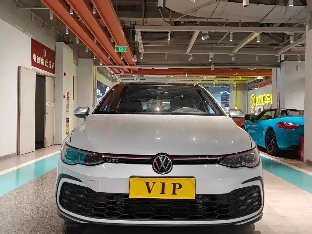Volkswagen Golf GTI — фото 10