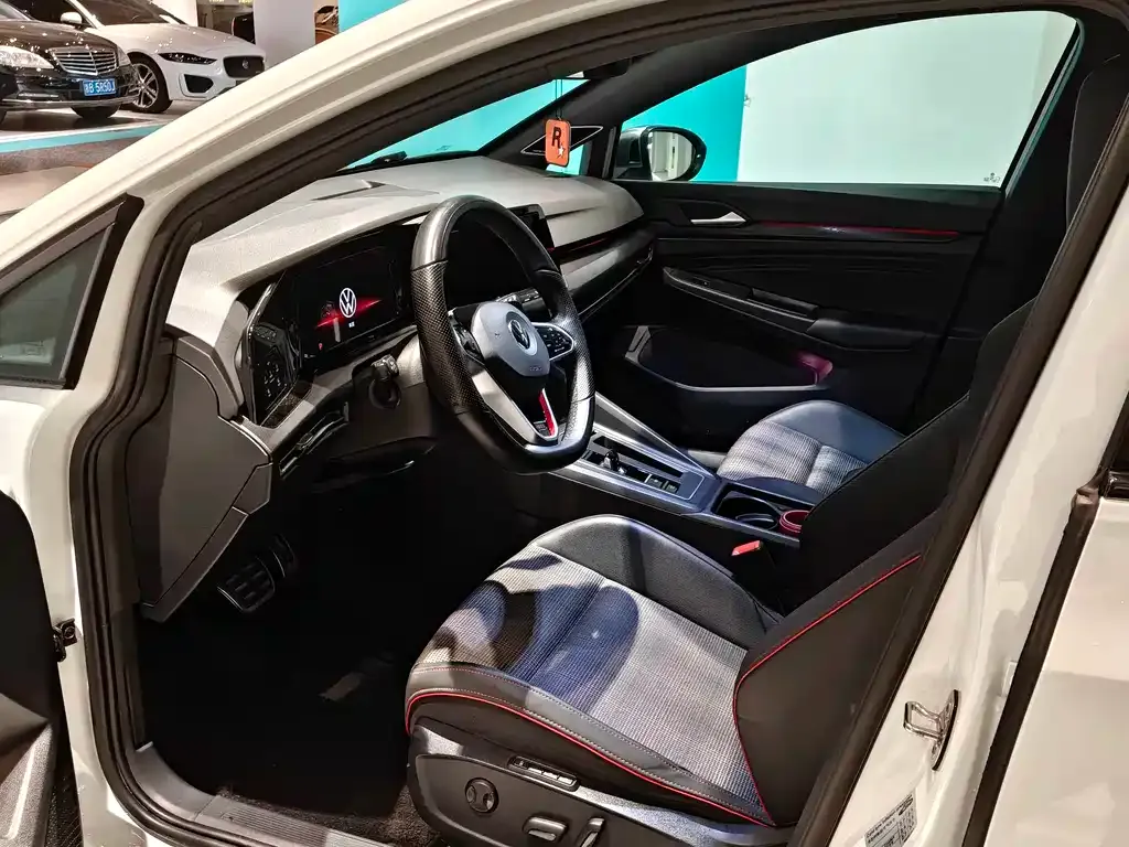 Volkswagen Golf GTI — фото 4