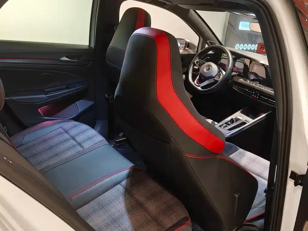Volkswagen Golf GTI — фото 7