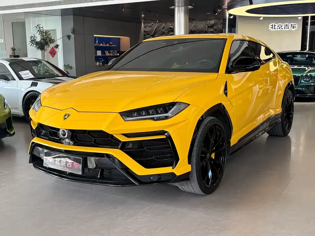 Lamborghini Urus — фото 1