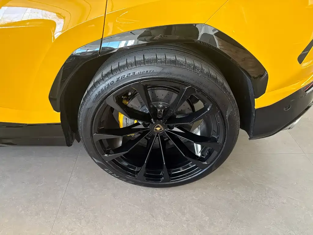 Lamborghini Urus — фото 3