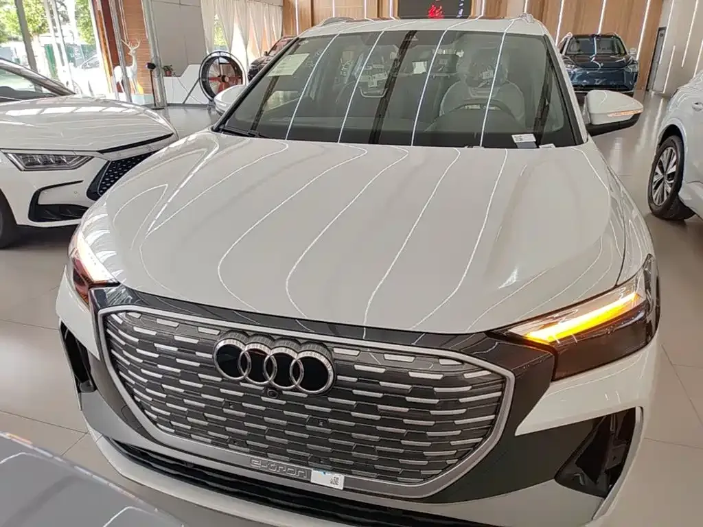 Audi Q4 e-tron — фото 10