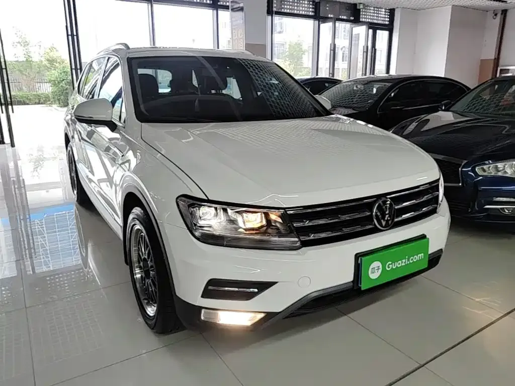 Volkswagen Tiguan L — фото 2