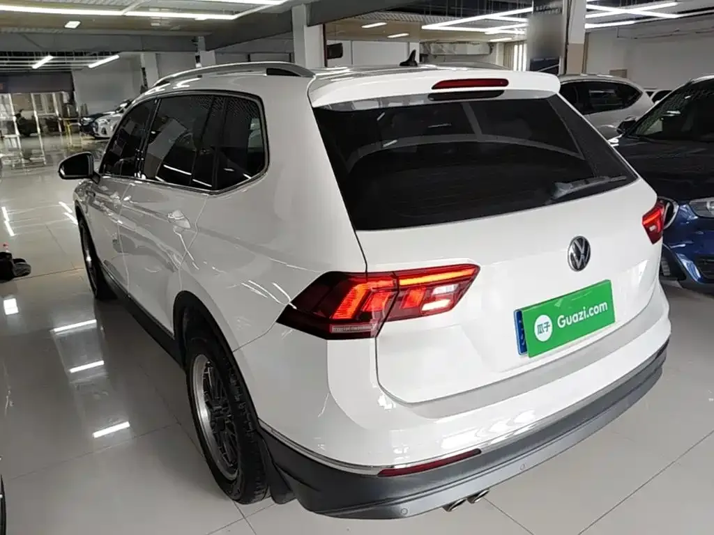 Volkswagen Tiguan L — фото 4