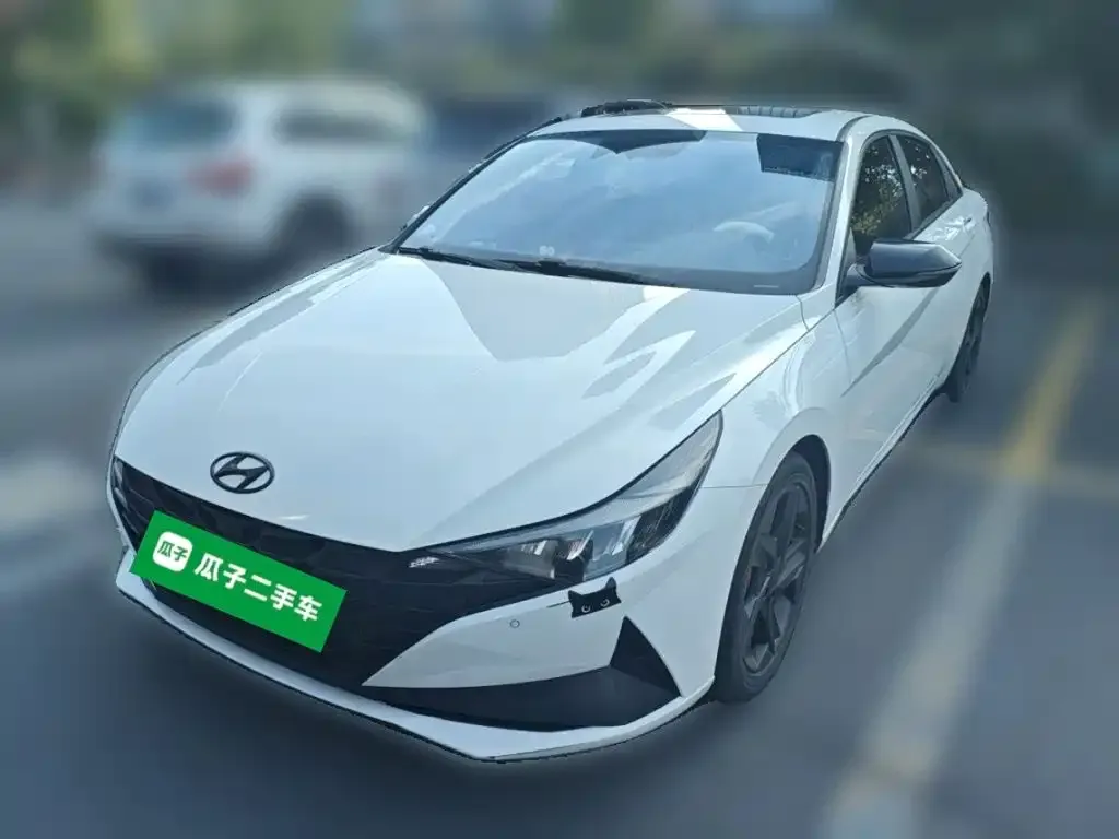 Hyundai Elantra — фото 1