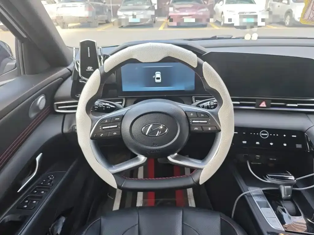 Hyundai Elantra — фото 8