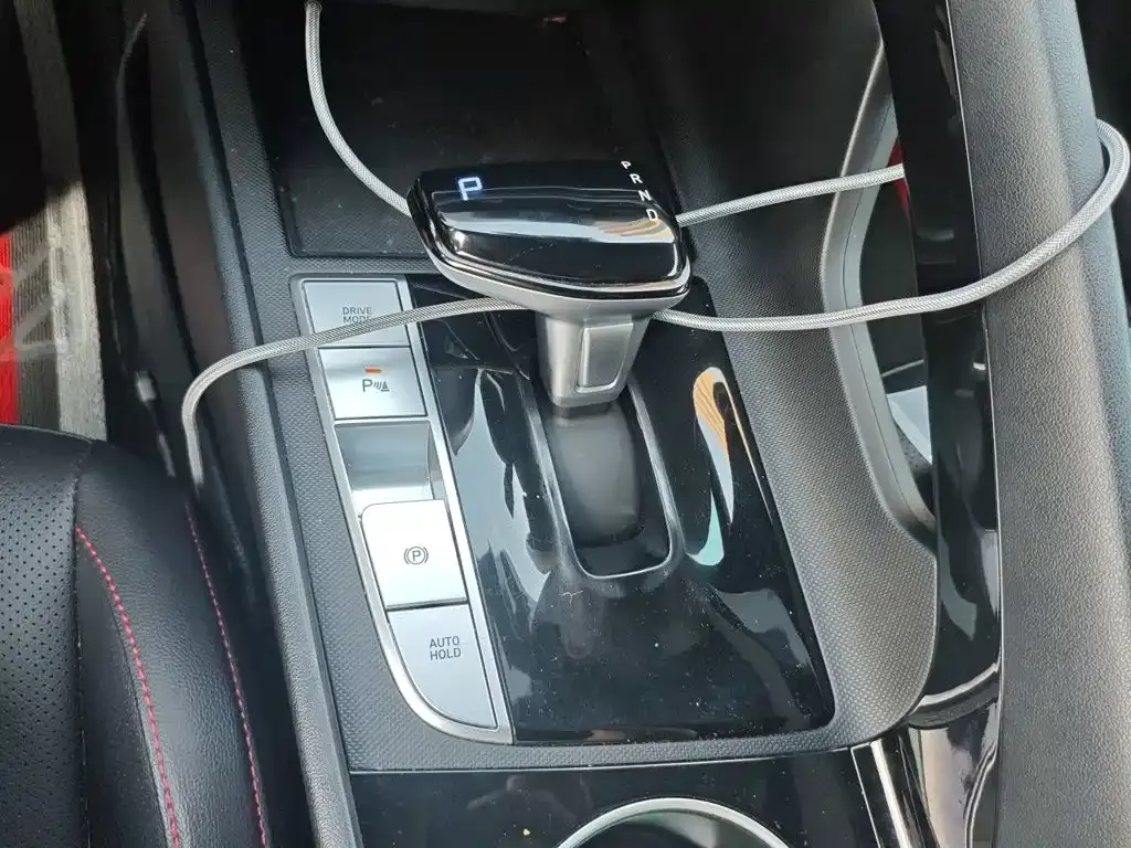 Hyundai Elantra — фото 10