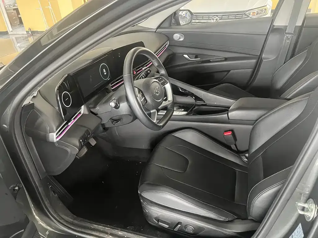 Hyundai Elantra — фото 7