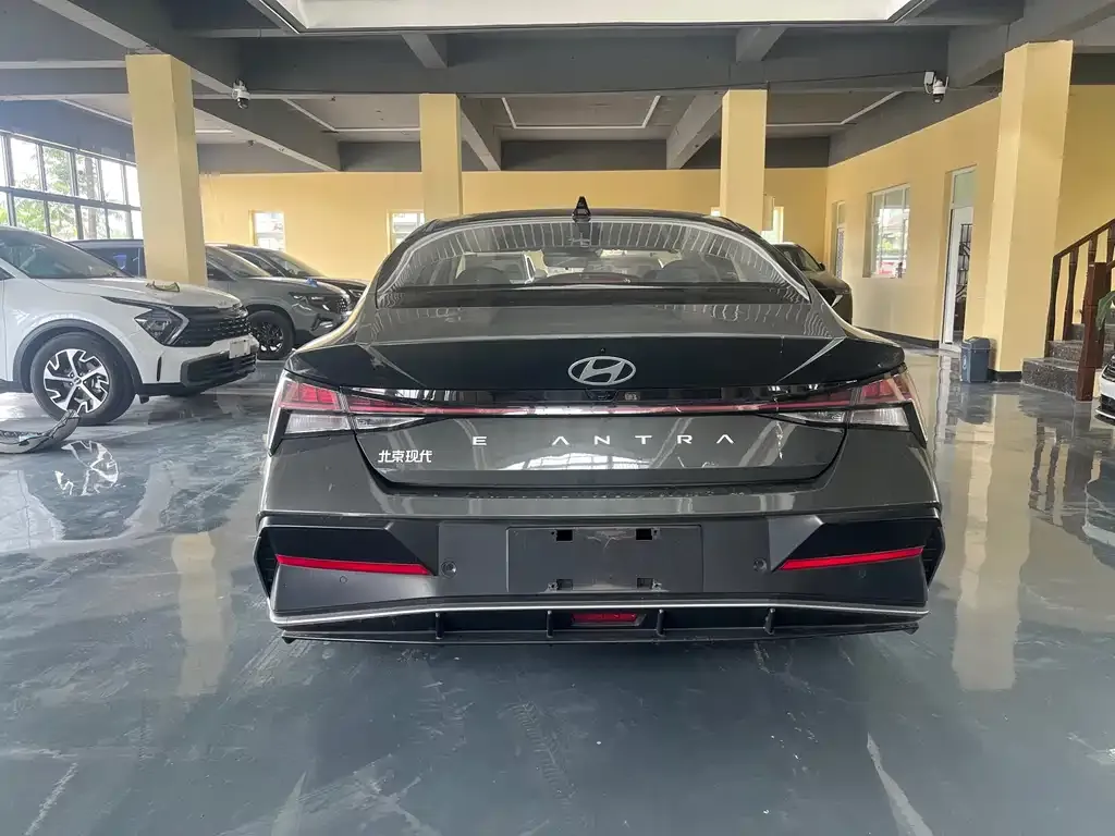 Hyundai Elantra — фото 9