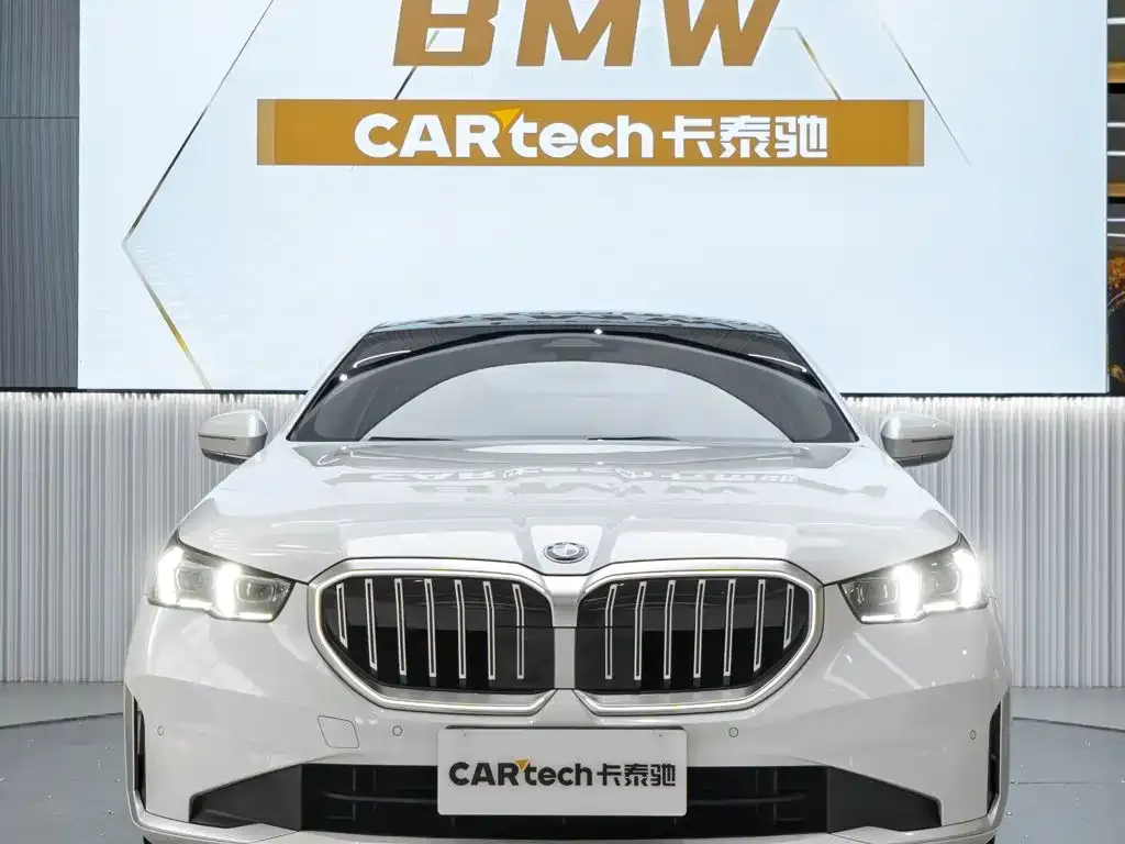 BMW 5 Series — фото 10