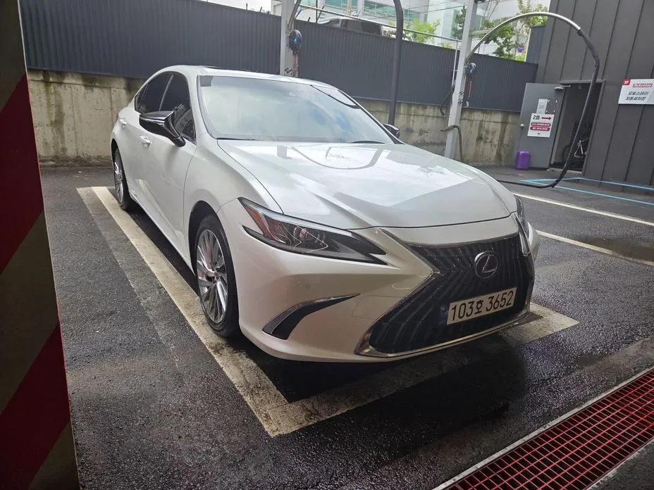 Lexus ES