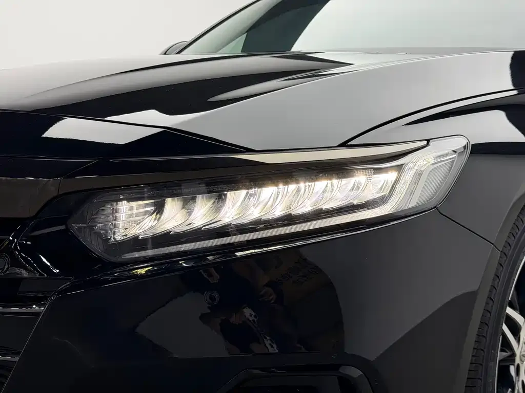 Honda Accord — фото 9