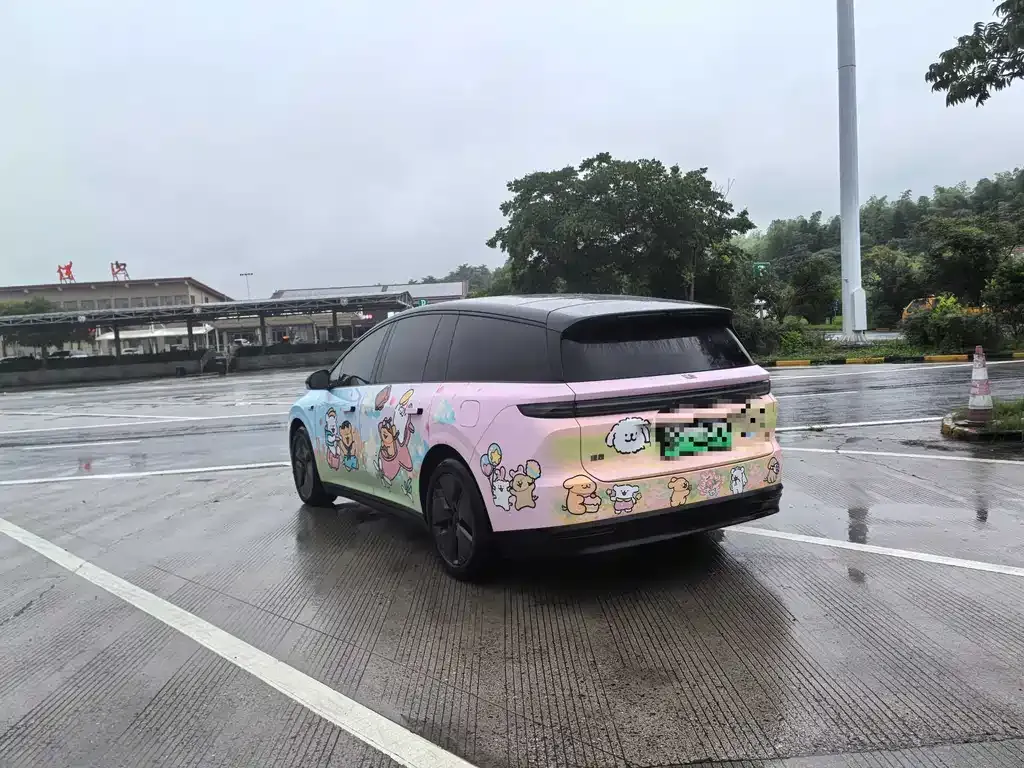 Li Auto i8 — фото 2