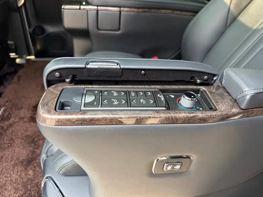 Toyota Alphard — фото 2