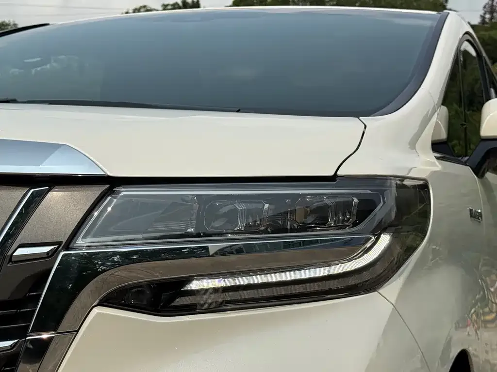 Toyota Alphard — фото 5