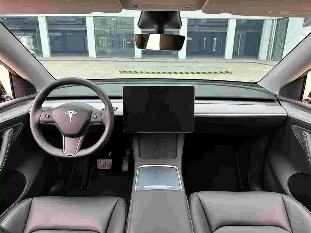 Tesla Model Y — фото 8