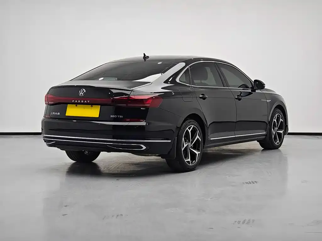 Volkswagen Passat — фото 8