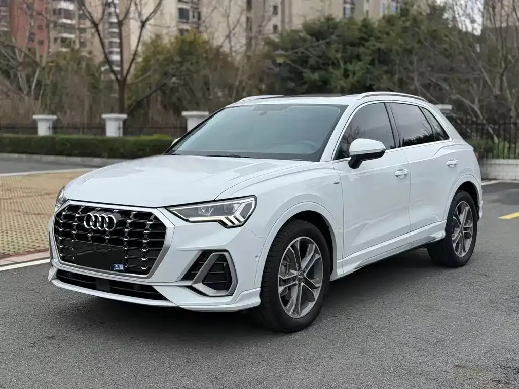 Audi Q3 — фото 1
