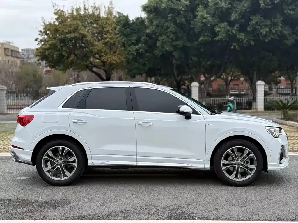 Audi Q3 — фото 10