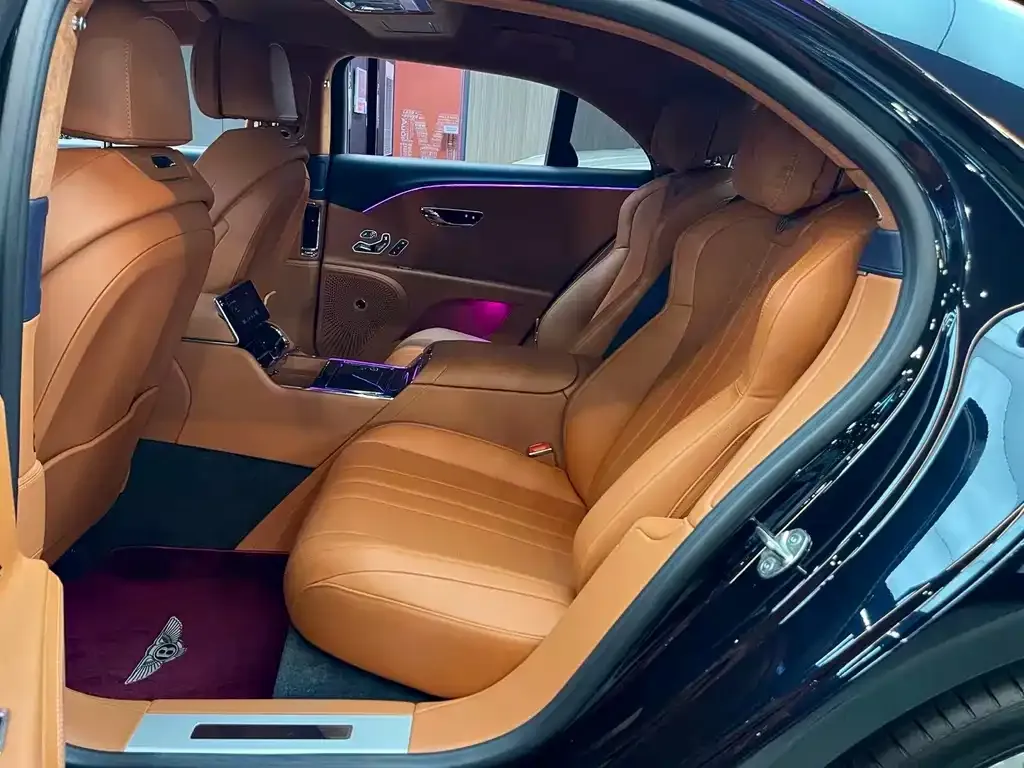 Bentley Flying Spur — фото 10