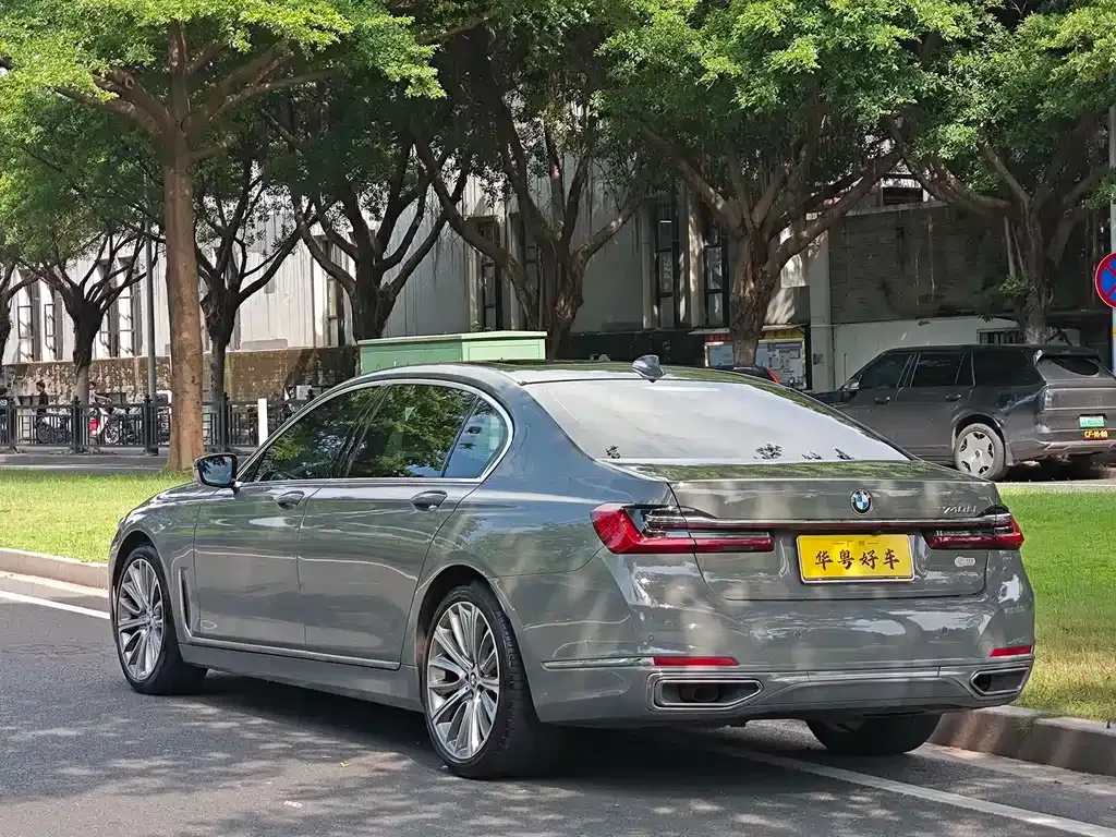 BMW 7 Series — фото 10