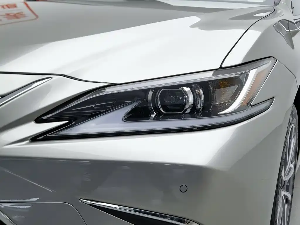 Lexus ES — фото 8