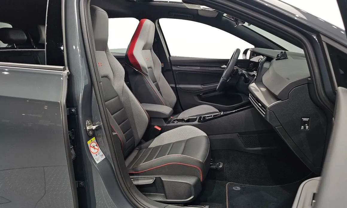 Volkswagen Golf 2024 из KR, фото 4