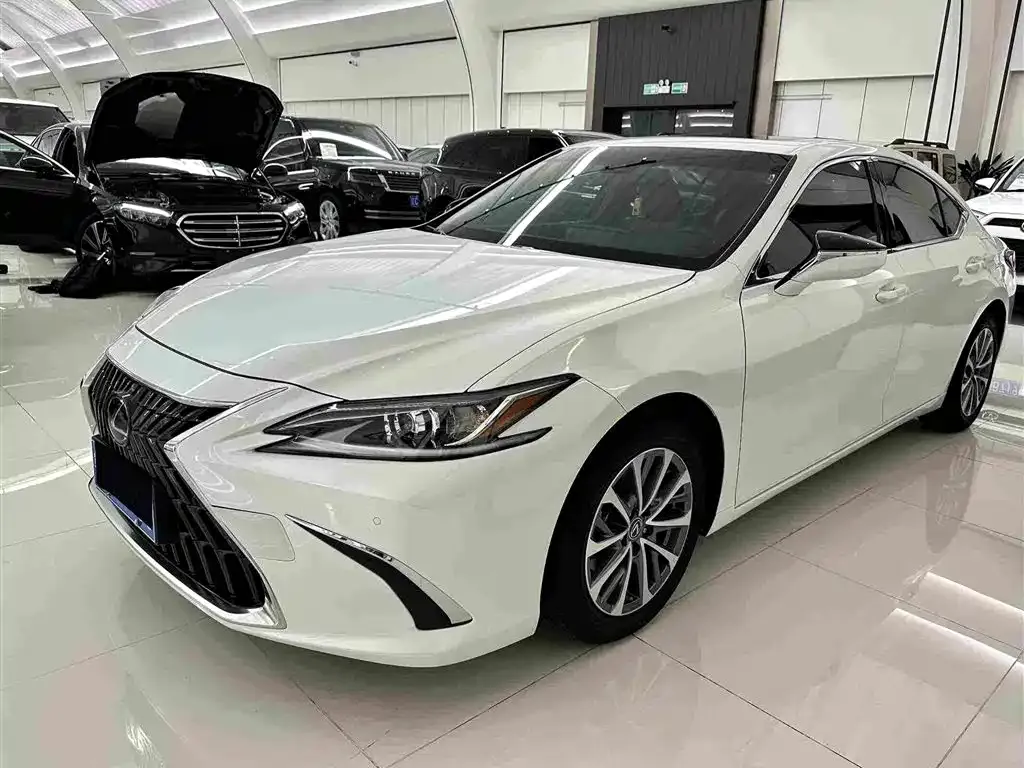 Lexus ES — фото 1