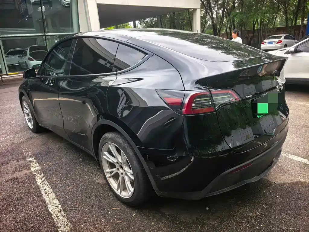 Tesla Model Y — фото 4