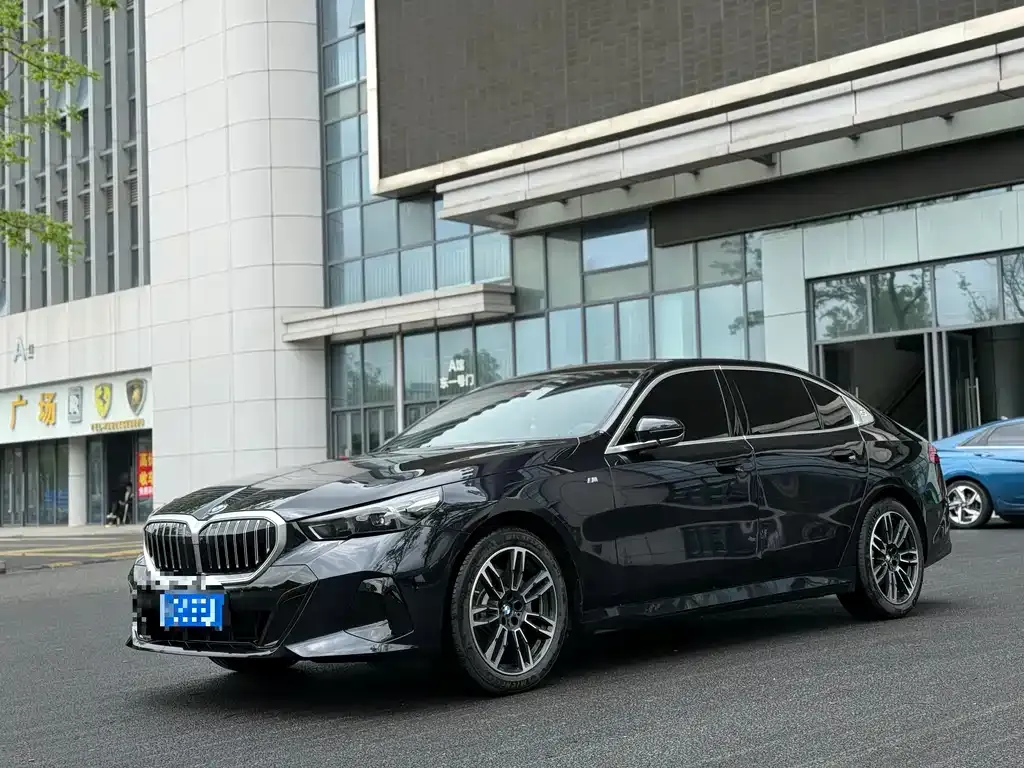 BMW 5 Series — фото 1