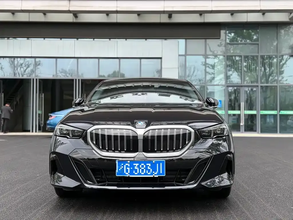 BMW 5 Series — фото 2