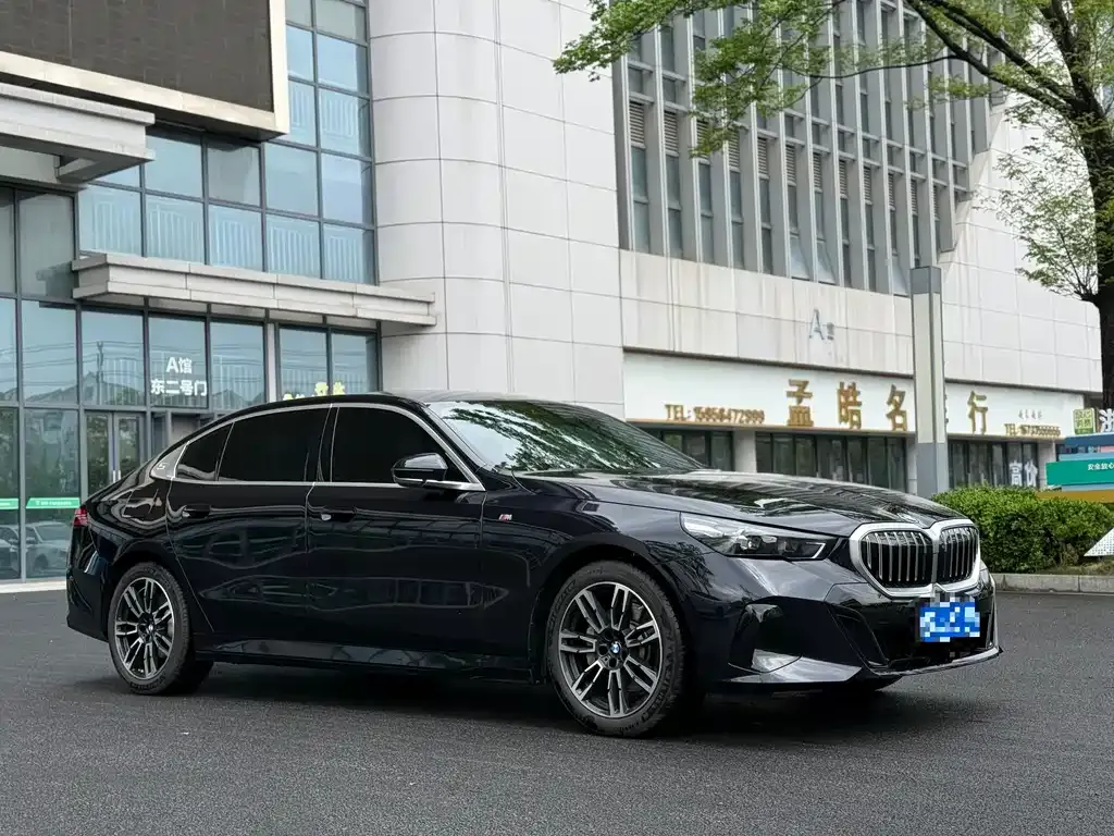 BMW 5 Series — фото 7