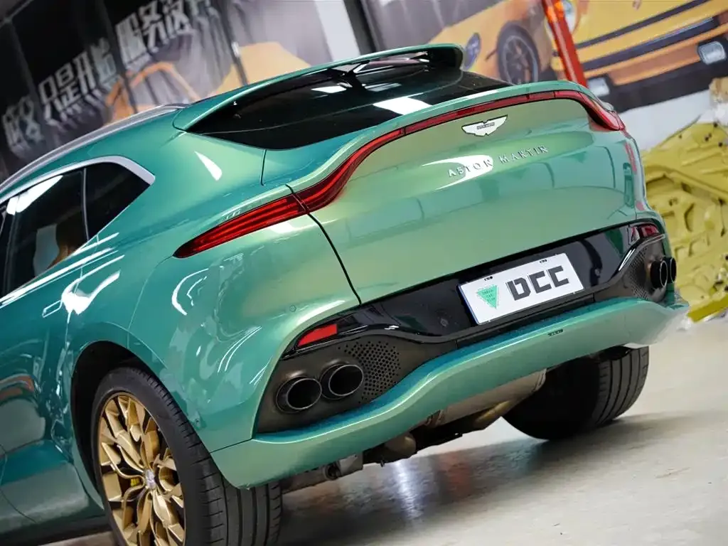 Aston Martin DBX — фото 10